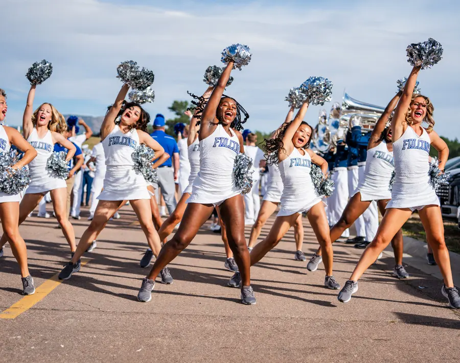 cheerleaders dancing